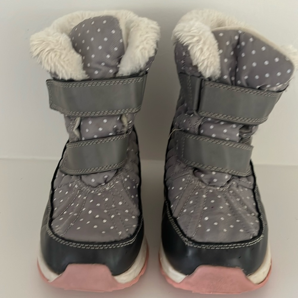 Snow boots